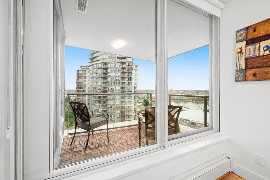 Water View Condo In Downtown Vancouver Exterior photo