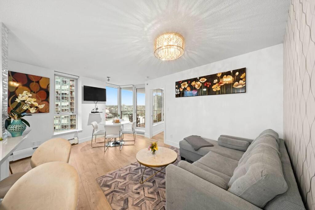Water View Condo In Downtown Vancouver Exterior photo