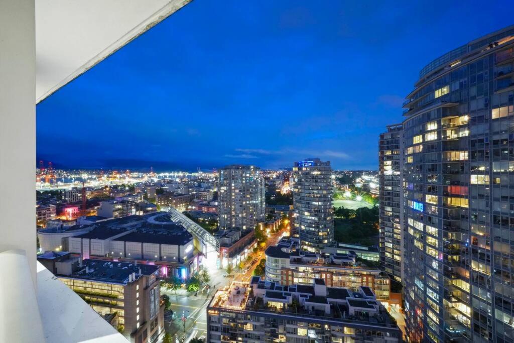 Water View Condo In Downtown Vancouver Exterior photo